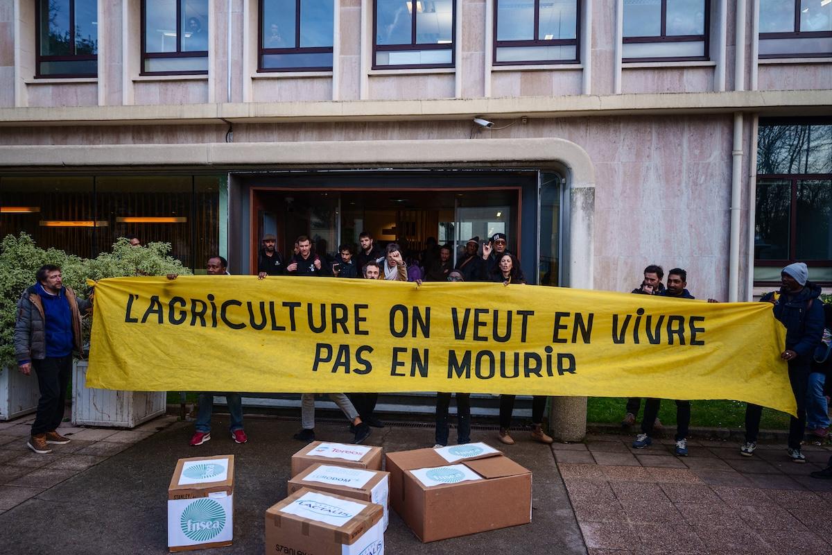Les manifestants de la Confédération paysanne s’invitent dans une annexe du ministère de l’agriculture, au moins 50 gardes à vue